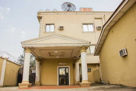 Creme Suites & Hotel