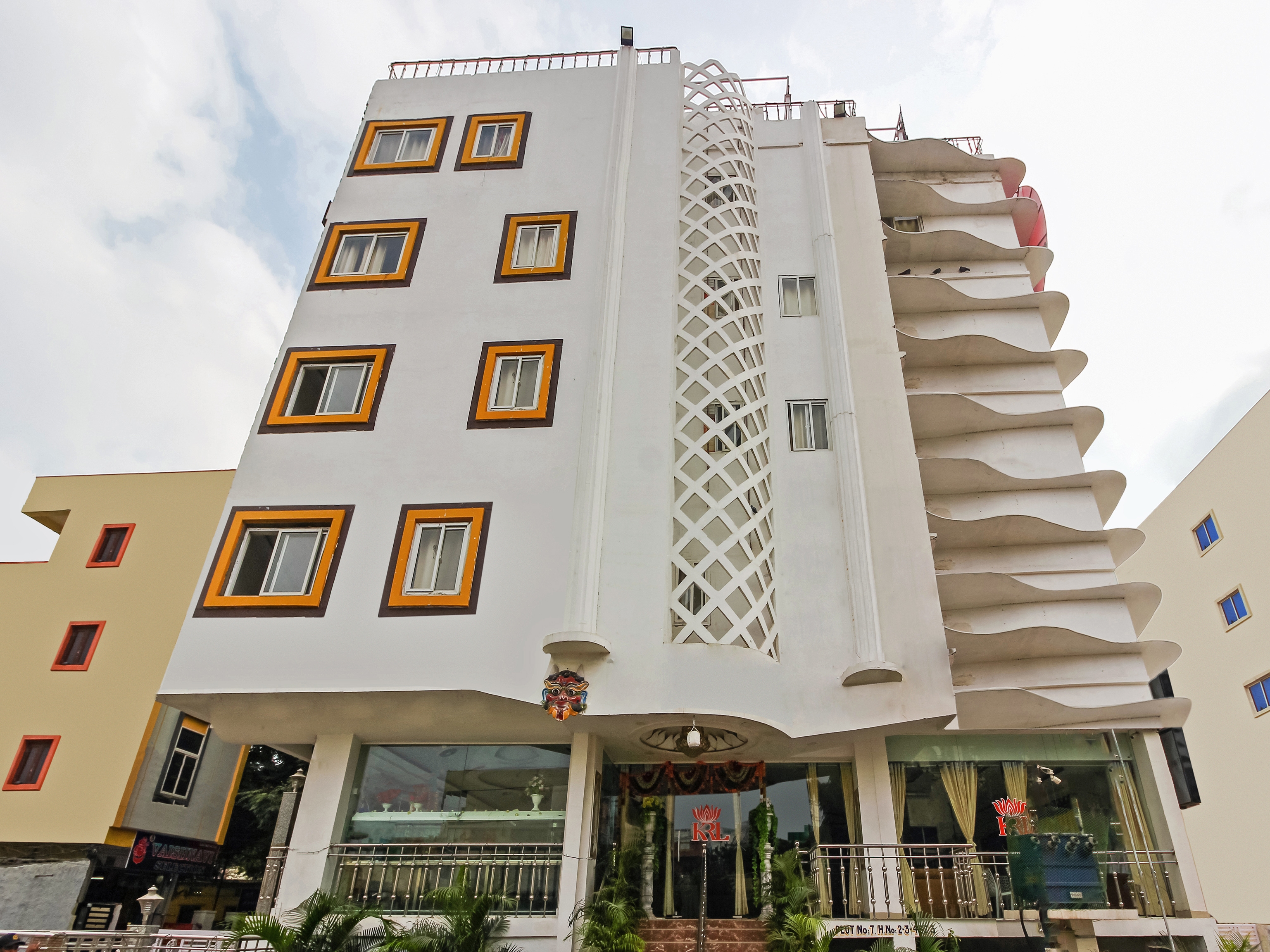 OYO 13062 Kamala Residency-Inn