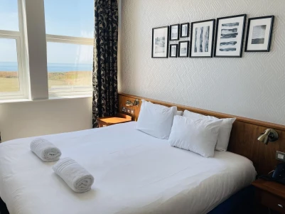 Admiralty Hotel & Restaurant