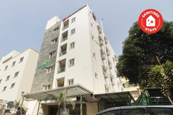 Capital O 37516 Apple Tree Inn