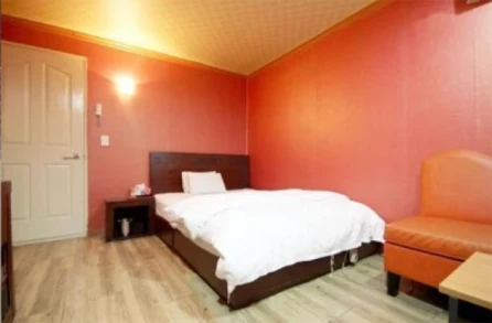 Q Motel