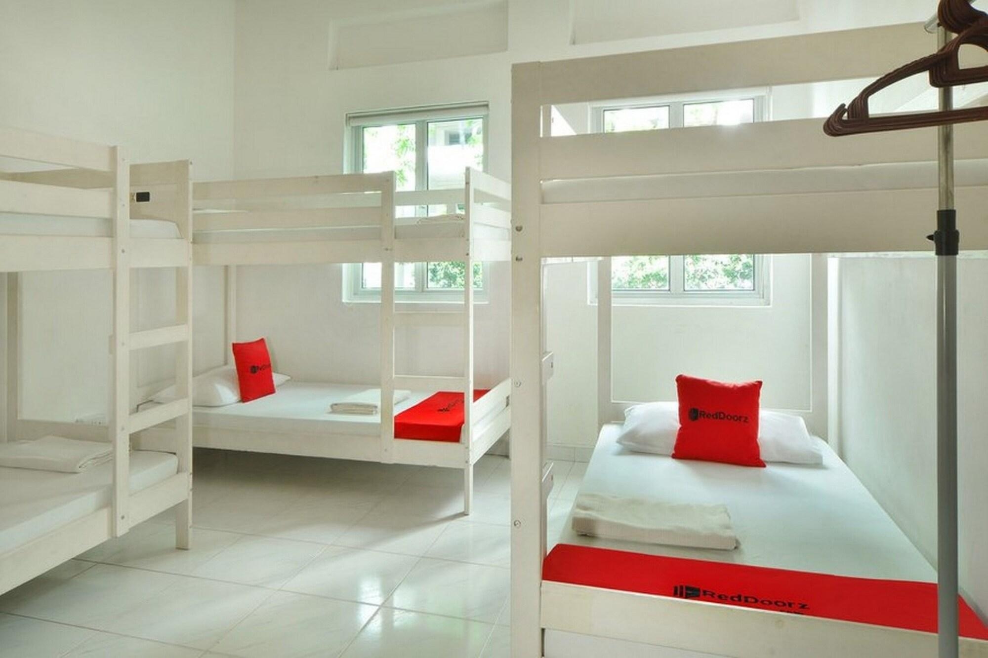 Reddoorz Hostel Lavender Mrt