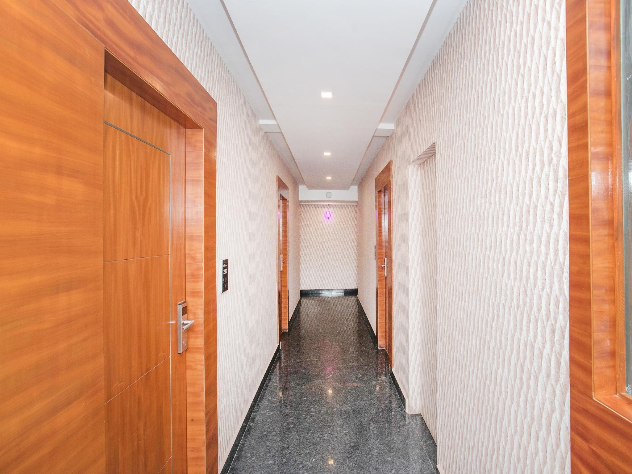 OYO 15505 Royal Stay