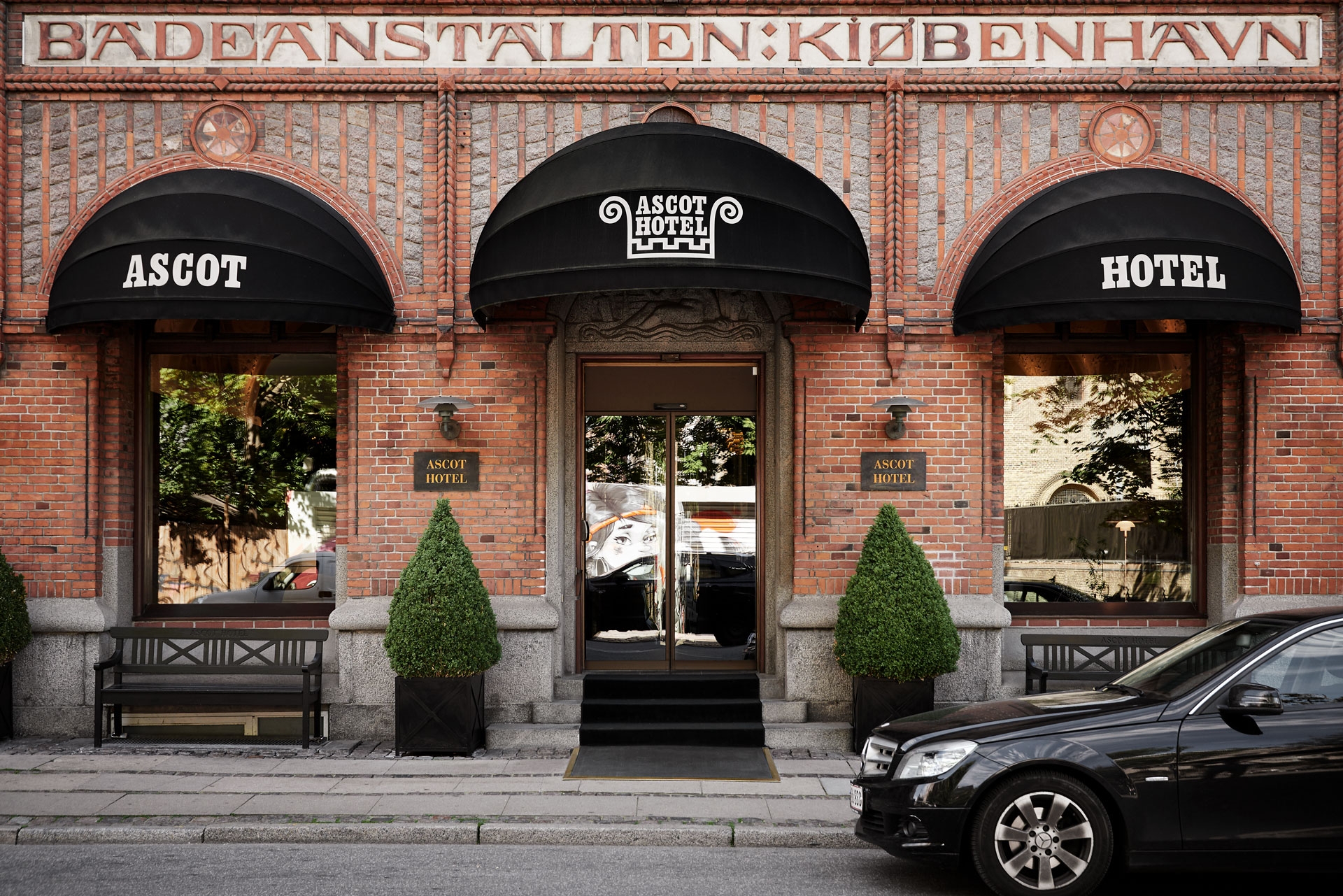 Ascot Hotel