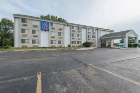 Motel 6 Lawrence, KS