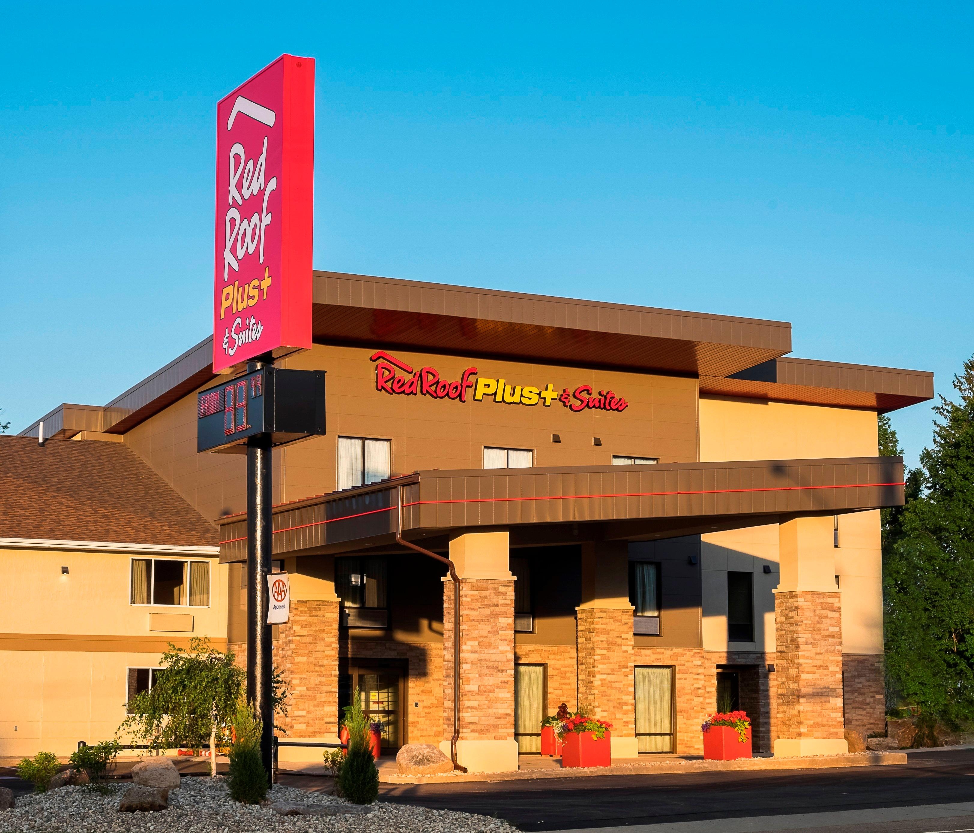 Red Roof PLUS+ & Suites Malone