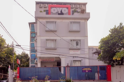 OYO 208 G House