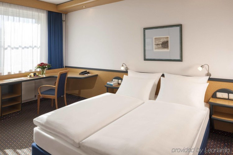 Mercure Airport Ost