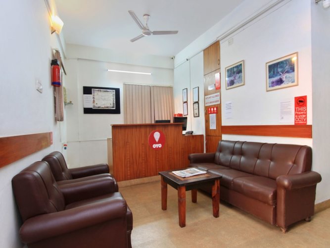 OYO 1356 Hotel Gokulam Compact