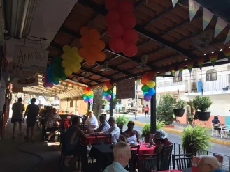 Apaches Martini Bar