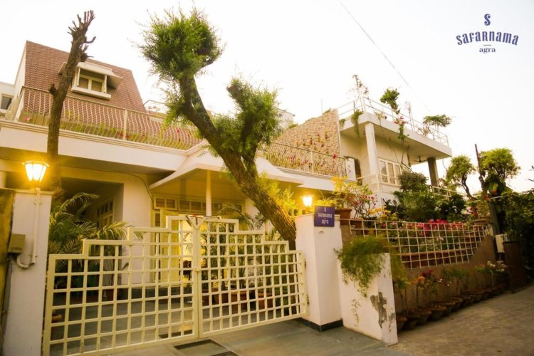 Safarnama Agra