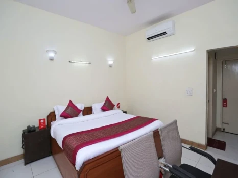 OYO 13592 Royal Stay Inn