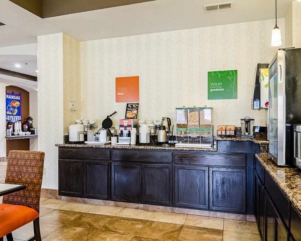 Comfort Inn & Suites Lawrence - University Area