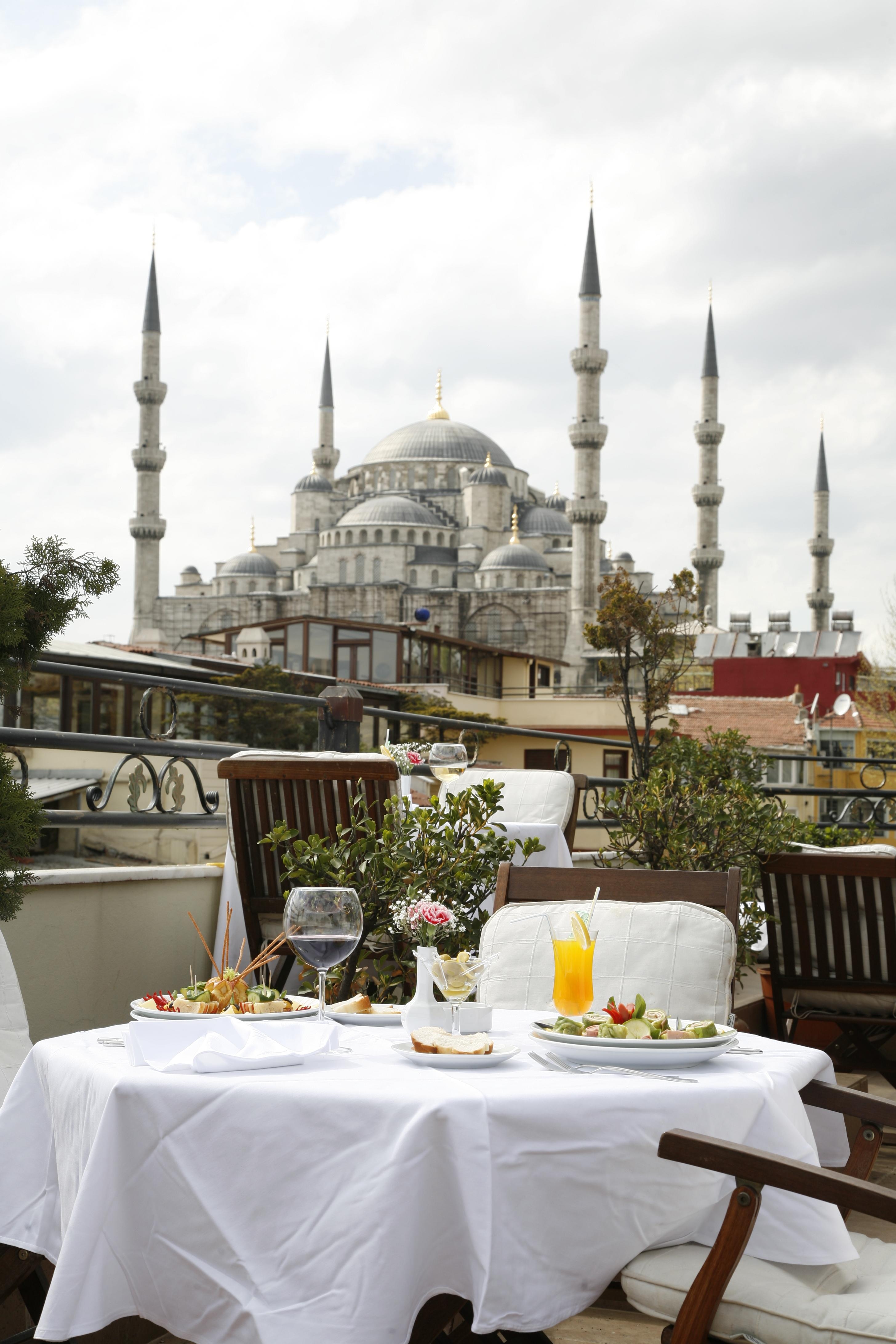 Acra Hotel