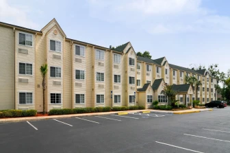 Hometown Inn & Suites Jacksonville - Butler Blvd./