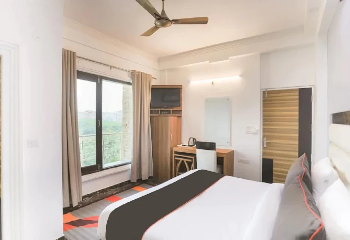 Collection O 50154 Sangvi Palace