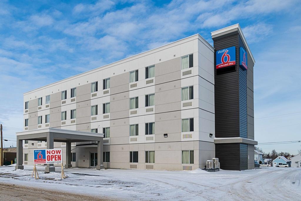 Studio 6 Bruderheim