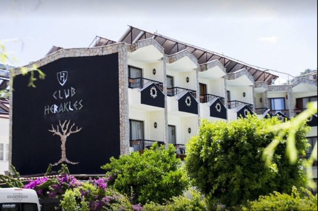 Club Herakles Hotel