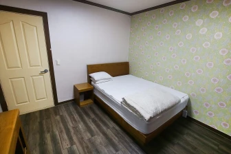 Nonsan Hwangje Motel