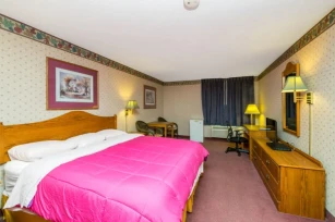 AmericInn by Wyndham Williamsburg