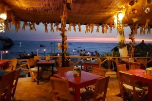 cuates bar