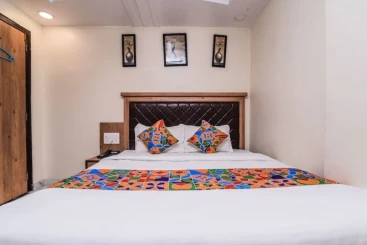 Oyo 18867 Hotel Vision Palace