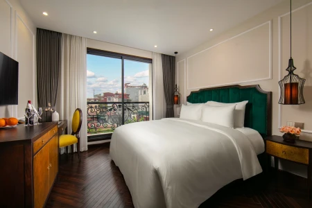 Leah Silk Hotel