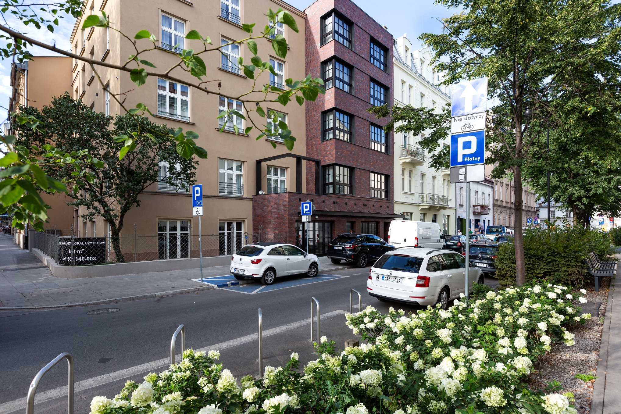 H11 Aparthotel