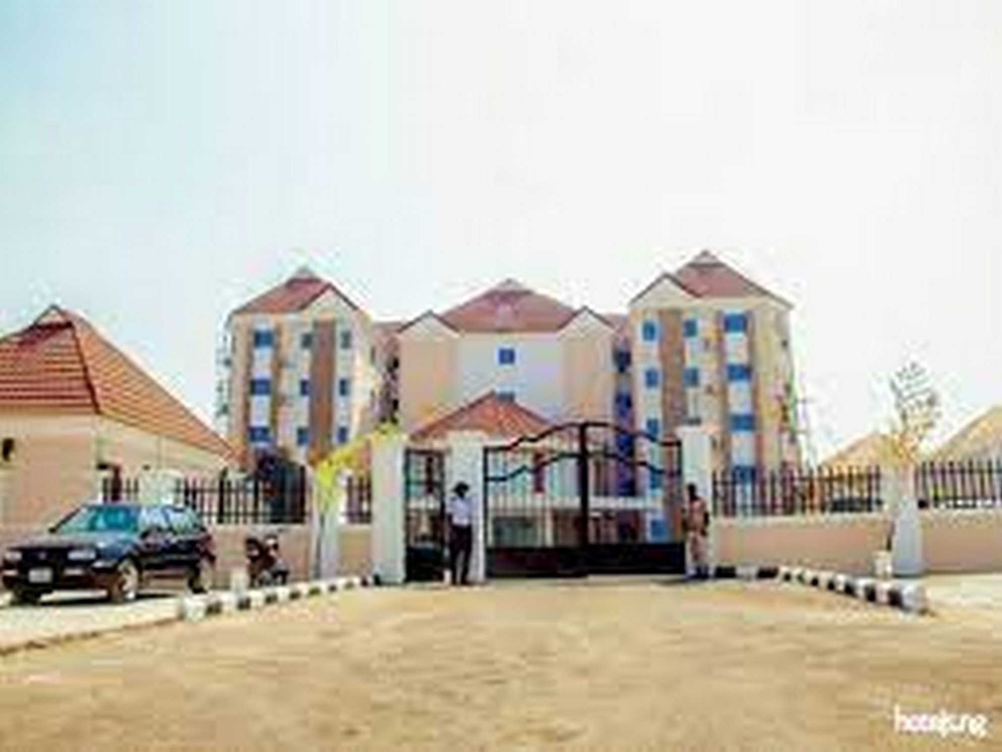 G-pinnacle Suites