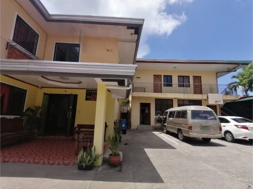 OYO 879 Lauriens Budget Hotel 2