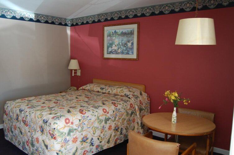 Colony Motel