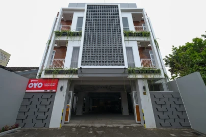 OYO 90023 Damar Kusumo Guest House