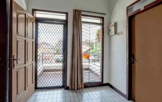 OYO 3917 Kost Putri Siwalankerto