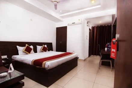 OYO 6804 Hotel Buddha Residency