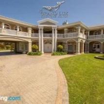 Grand Lux Boutique Manor