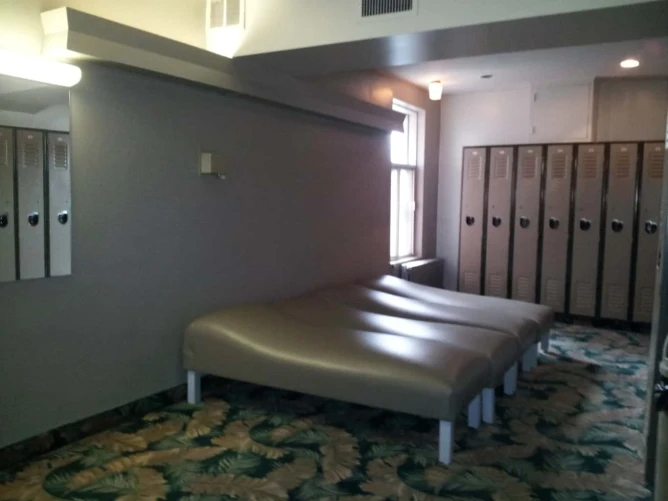 Bain Colonial Montreal