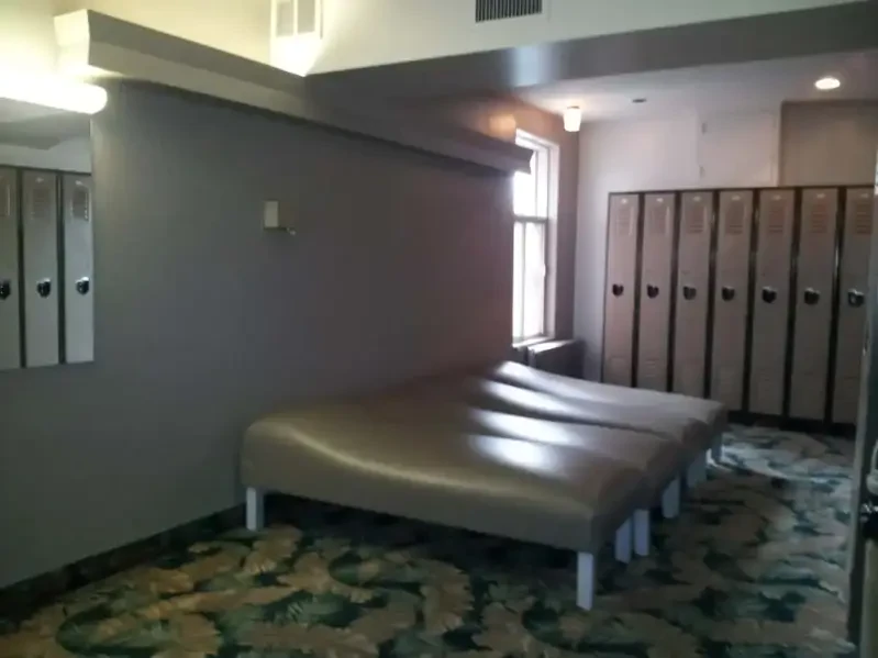 Bain Colonial Montreal