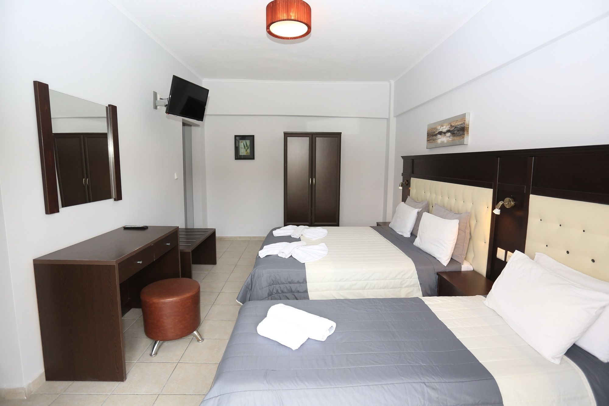 Adonis Hotel