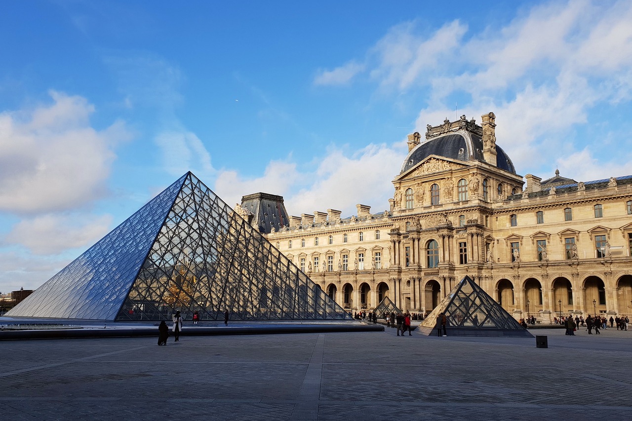  Louvre 