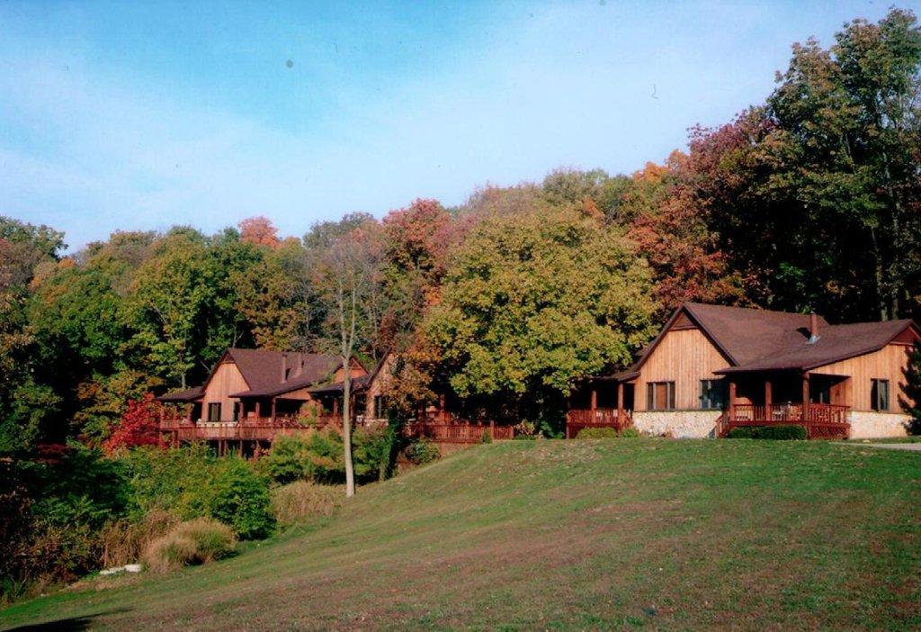 Tara Point Inn and Cottages