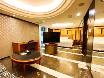Burgary Hotel