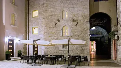 Residence By Vestibul Palace