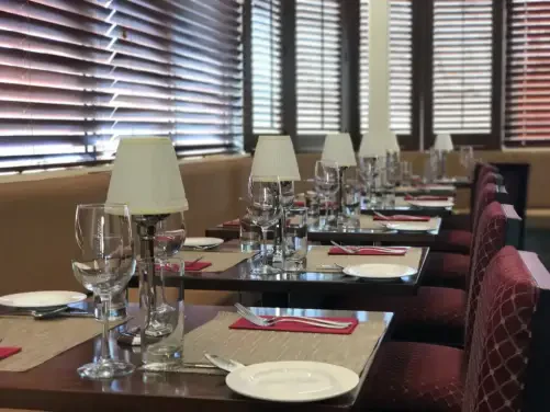 파인스 비스트로와 마티니 바