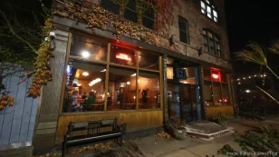Left Bank, Buffalo - Ristorante gay molto popolare a Buffalo, NY