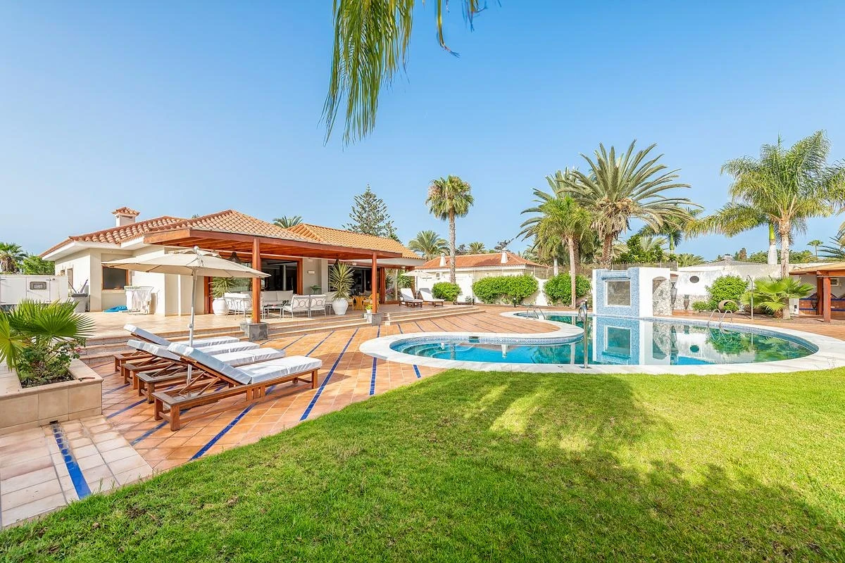 Everything To Sea: The Naked Canary Island Villa Everything To Sea: The Naked Canary Island Villa