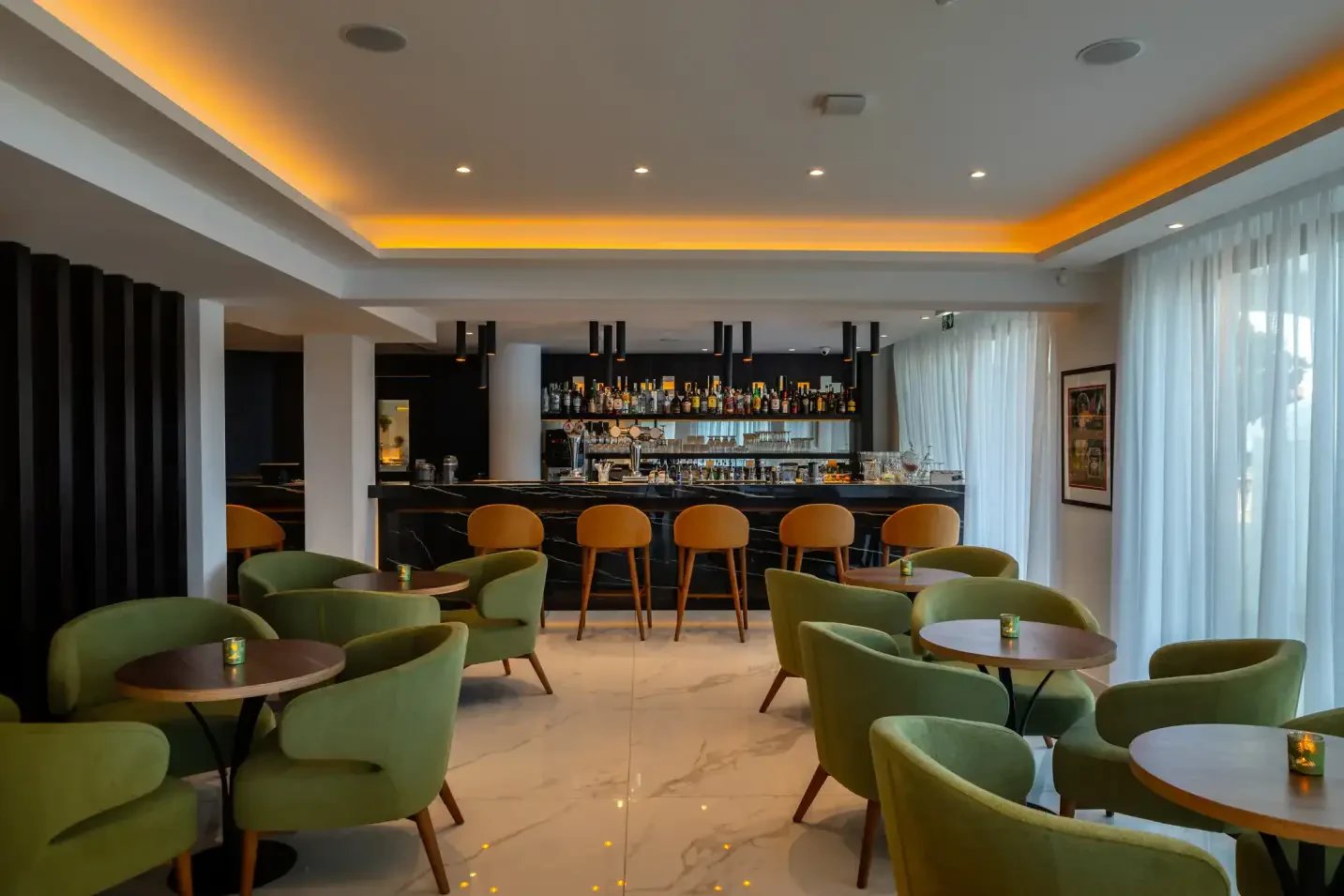 Leonardo Crystal Cove Hotel ve Spa by the Sea