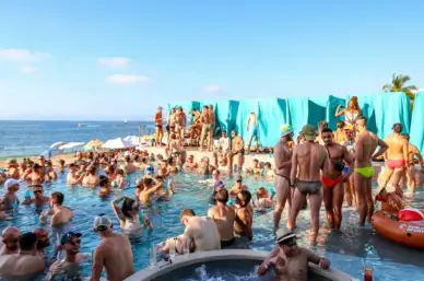 Mantamar Beach Club Bar