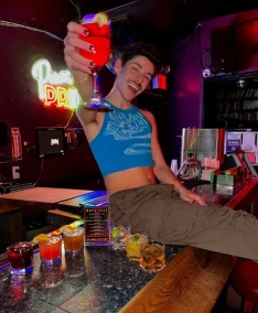 Pieces Bar