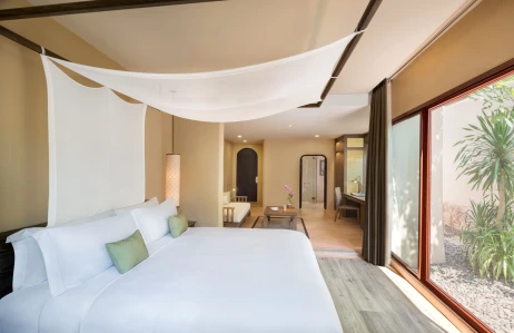 The Naka Island, um resort e spa de luxo em Phuket