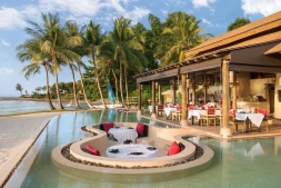 The Naka Island, um resort e spa de luxo em Phuket